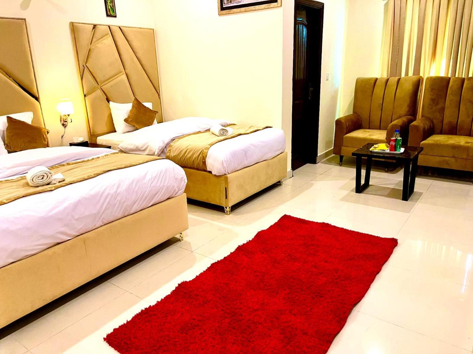Go Room Hotel Lahore Exterior photo